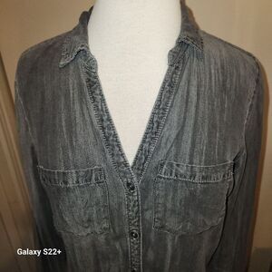 Maurices gray chambray button up long sleeved shirt Sz Medium